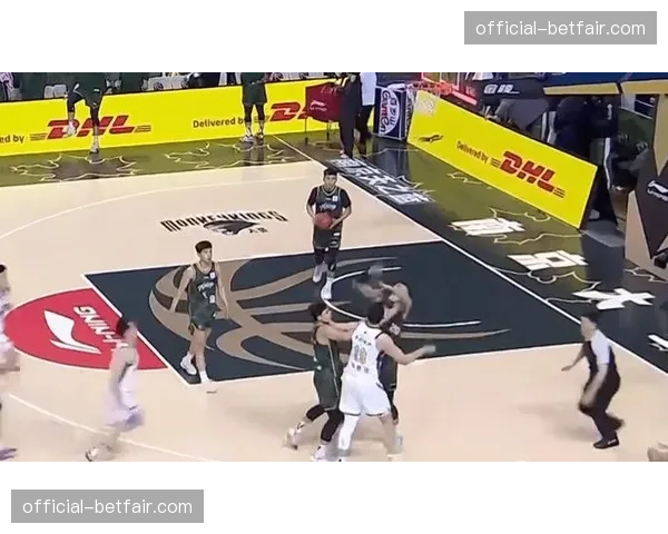 发展联盟比赛现冲突，两队共五名球员被驱逐出场