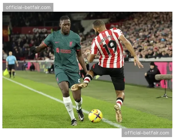 即时战报:布伦特福德凭借一次经典反击,客场领先曼联 即时战报:布伦特福德凭借一次经典反击,客场领先曼联