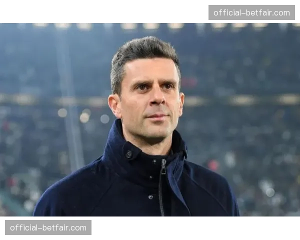 博洛尼亚主帅莫塔接受专访，详解其4-2-3-1体系中的“流动性伪九号”角色